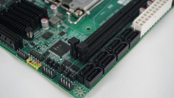 1700NP-NAS-SATA接口特写 1700NP-NAS eight SATA and DDR5 DIMM interfaces